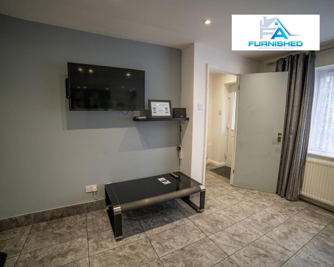 Furnished - Family - Free Parking Apartment Liverpool